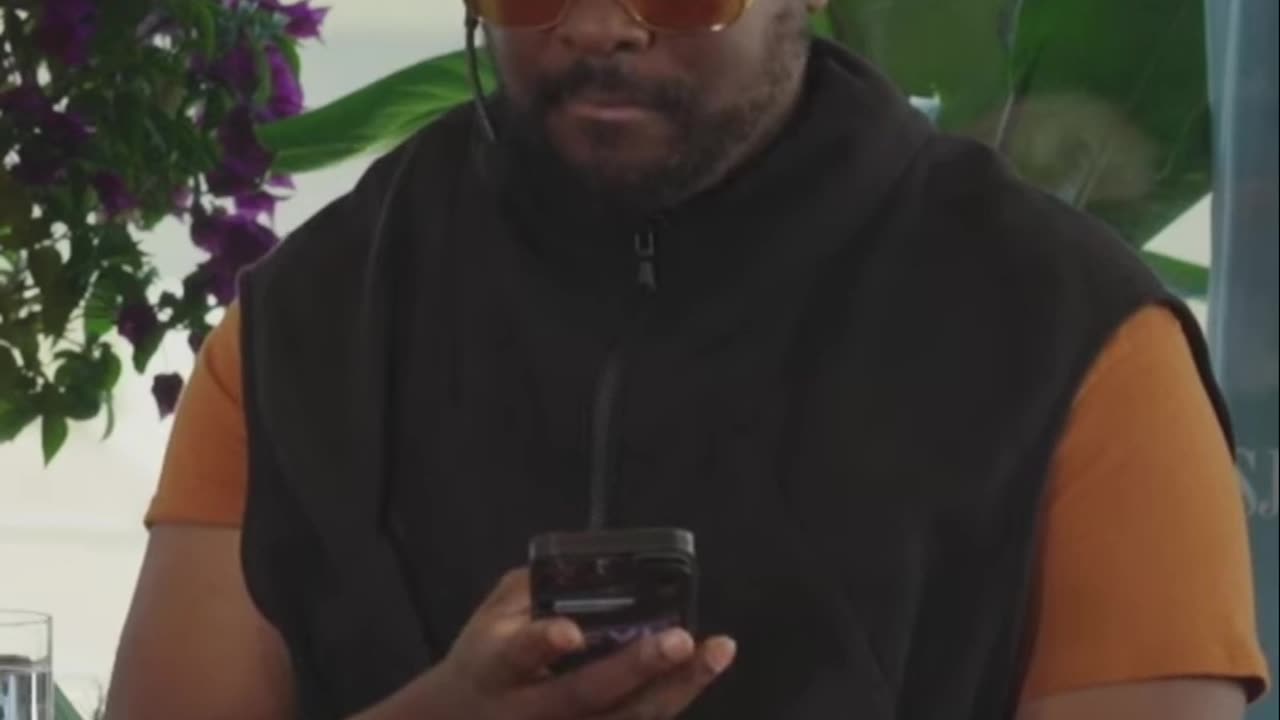 Understanding Quantum Concepts_ Superposition and Wave-Particle Duality - will.i.am