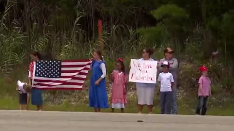 Texas Patriots line the highways to welcome President Donald Trump and First Lady Melania Trump.