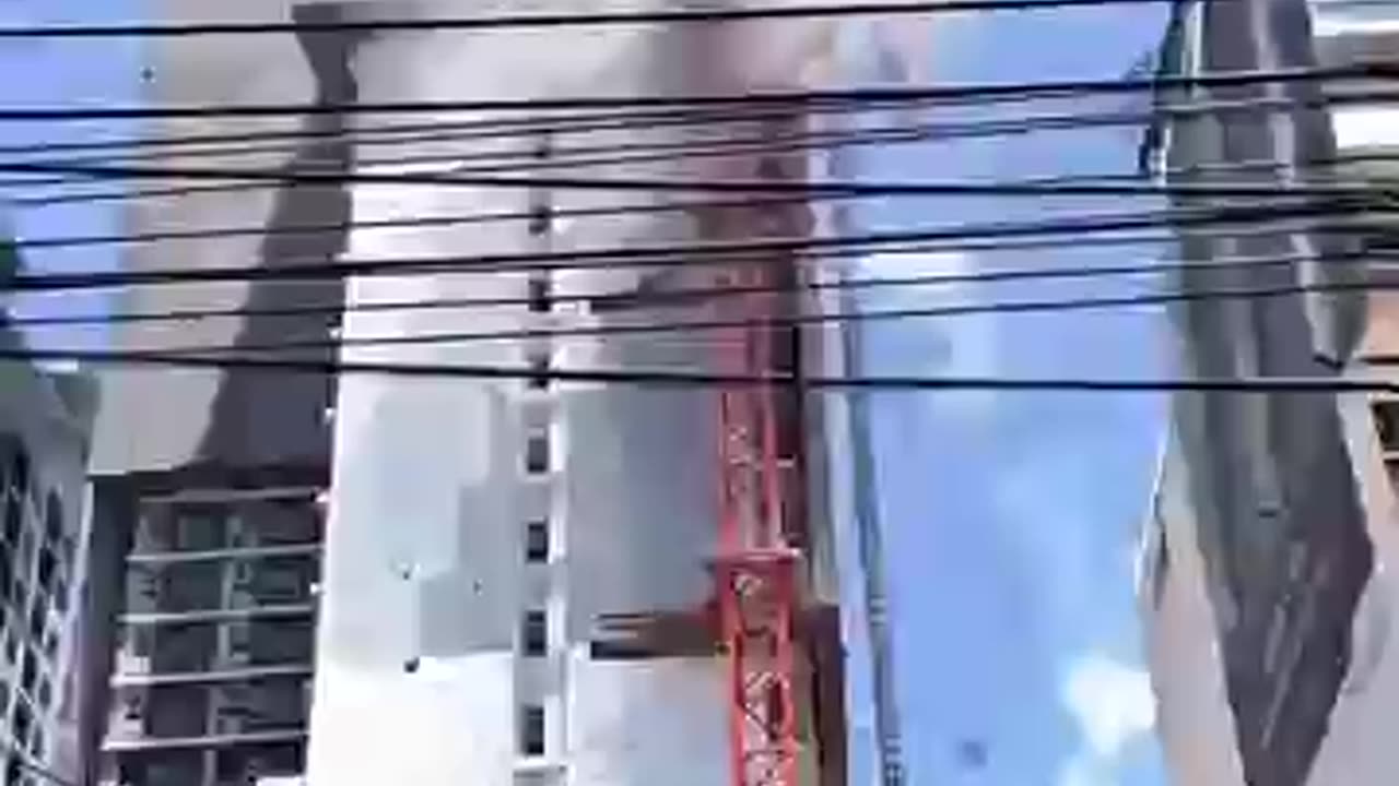 Crane Collapse in Bangkok Caught on Camera 💥🛑