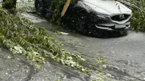 NEOBVYKLÝ SNÍH V MOSKVĚ 2.5.2025