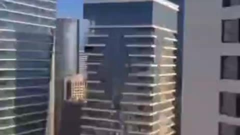🇮🇷🇮🇱| WATCH: Footage shows exact moment when an Iranian missile impacted inside Tel Aviv
