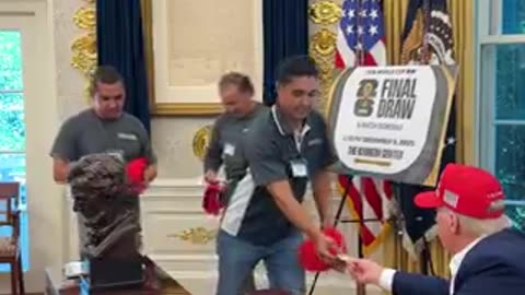 🚨 President Trump just invited these hardworking men renovating the White House into the Oval Office