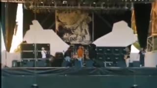 Layne Staley soundcheck, it is more like a full-on masterpiece. This happened before the band's 1993