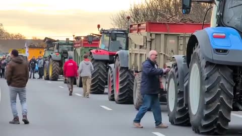 FARMERS' CONVOY APPROACHING PARIS