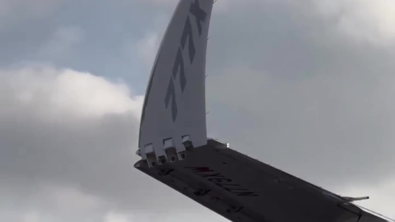 The newest Boeing B-777X spreads its wings!