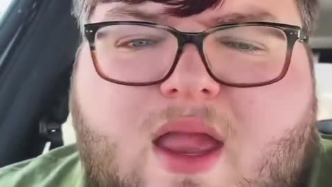 Obese man who supports illegal aliens INVADING America says that YOU are EVIL for calling ICE 🚨