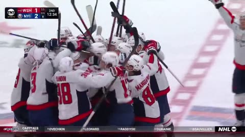 Alex Ovechkin breaks Wayne Gretzky's NHL record with career goal #895