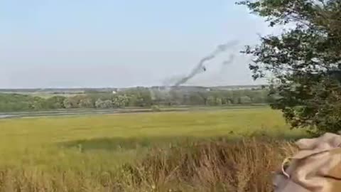 🇺🇦Soldiers filming Rus helicopters somewhere on the frontlines