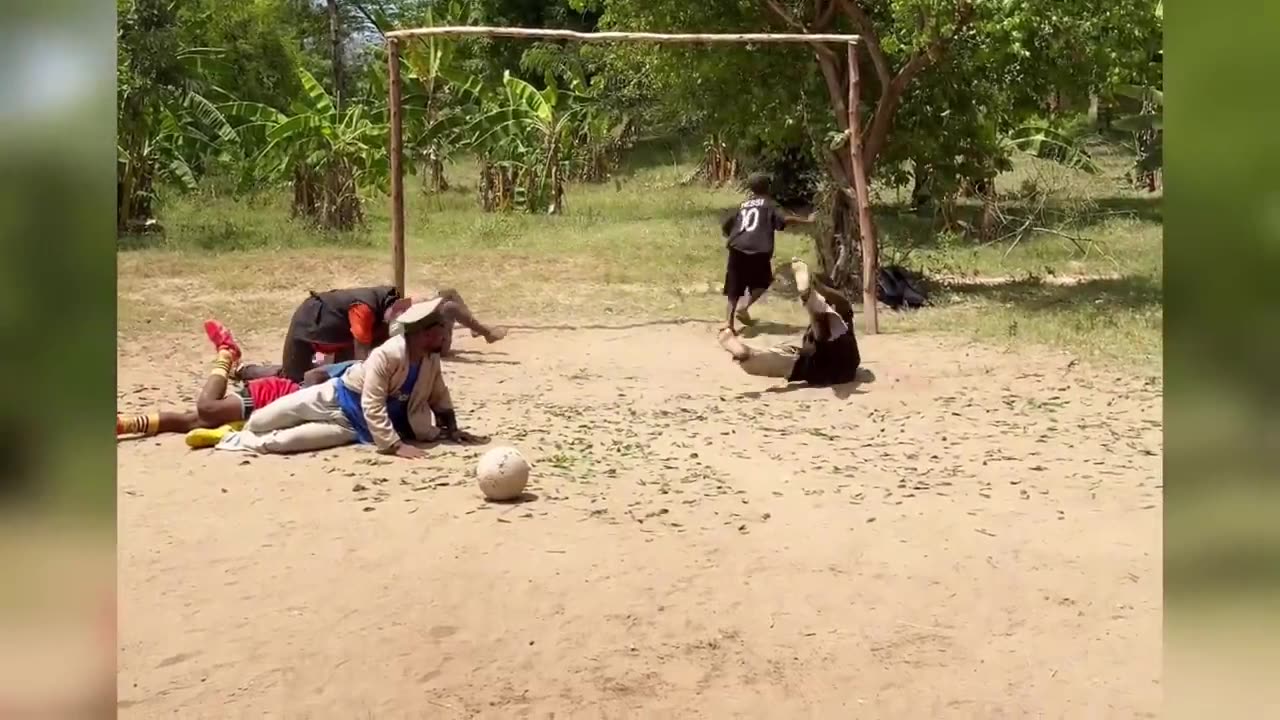 Funny vedio try not to laught😂😂