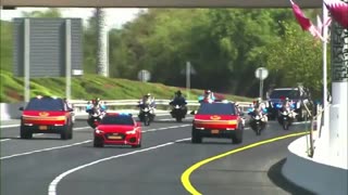 🚨🔥President Trump's motorcade is escorted to the Amiri Diwan in Doha, Qatar