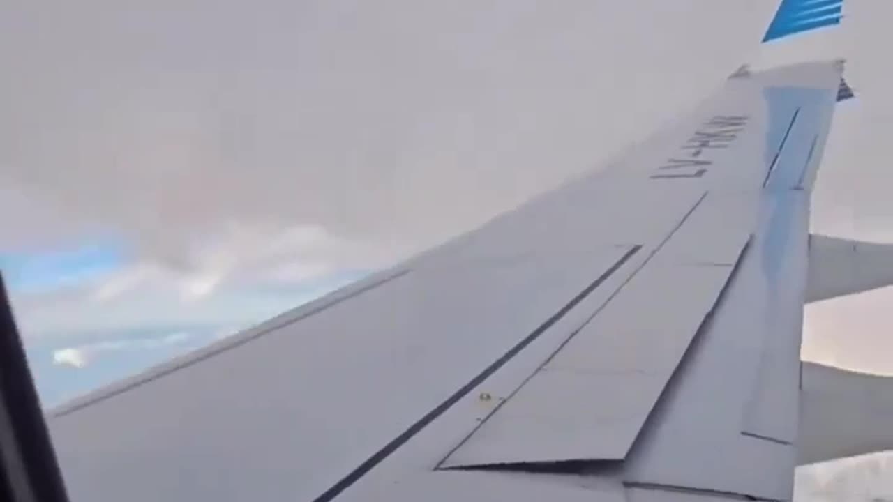 ✨🛫 The Wing Flex on a Boeing 737 MAX in Turbulence! | FeedMyCuriosity
