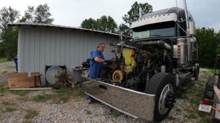 GUTTING OUT THE 2000 FREIGHTLINER CLASSIC