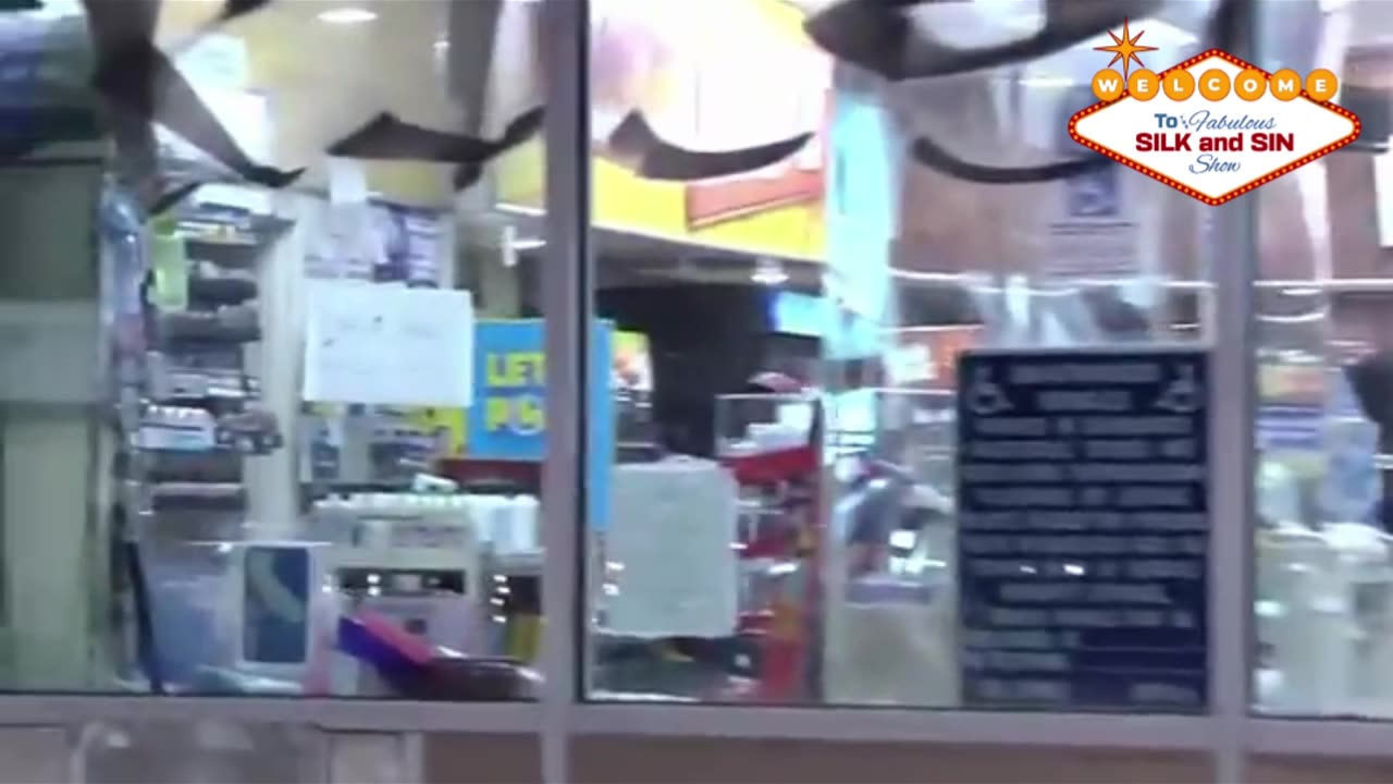 Looting in Compton, CA amid anti-ice mass deportation raids