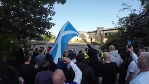 UK anti migrant protests have spread from England to Scotland