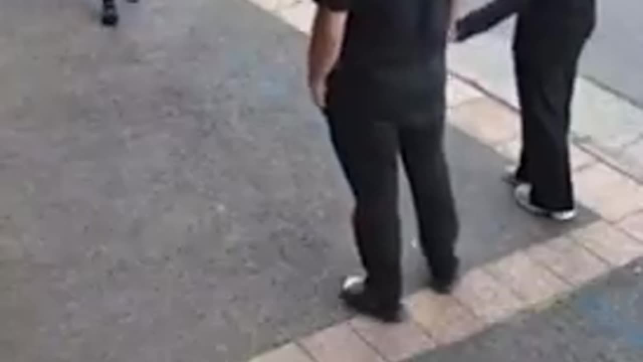 Machete-wielding teens attack a couple in broad daylight in Melbourne