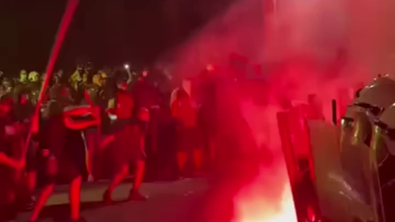 Serbia në flakë nga protestat, kërkohet largimi i Vuçiç