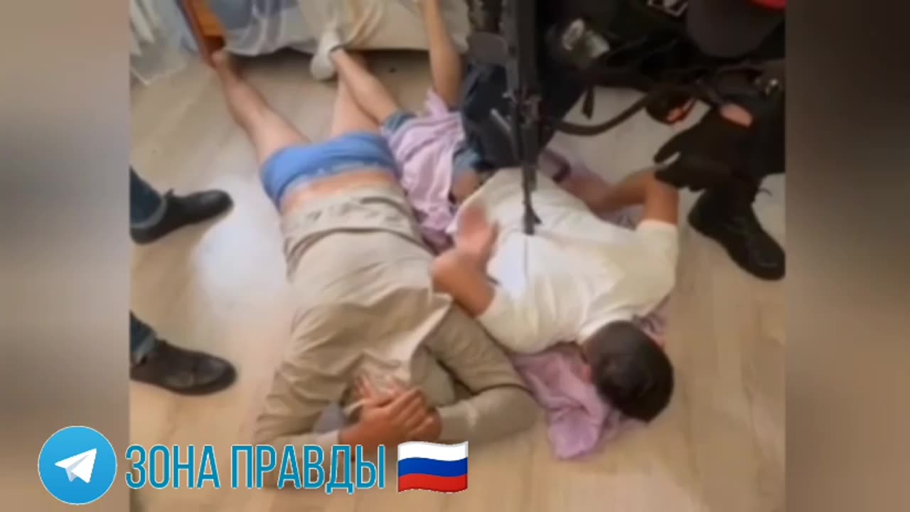 Russians Break into Home of Roma Family and Force Men to Sign Contracts at Gunpoint