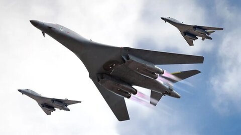 Massive US B-1 Bombers Flying Close Together at Crazy Low Altitudes