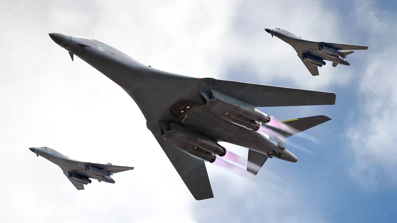 Massive US B-1 Bombers Flying Close Together at Crazy Low Altitudes