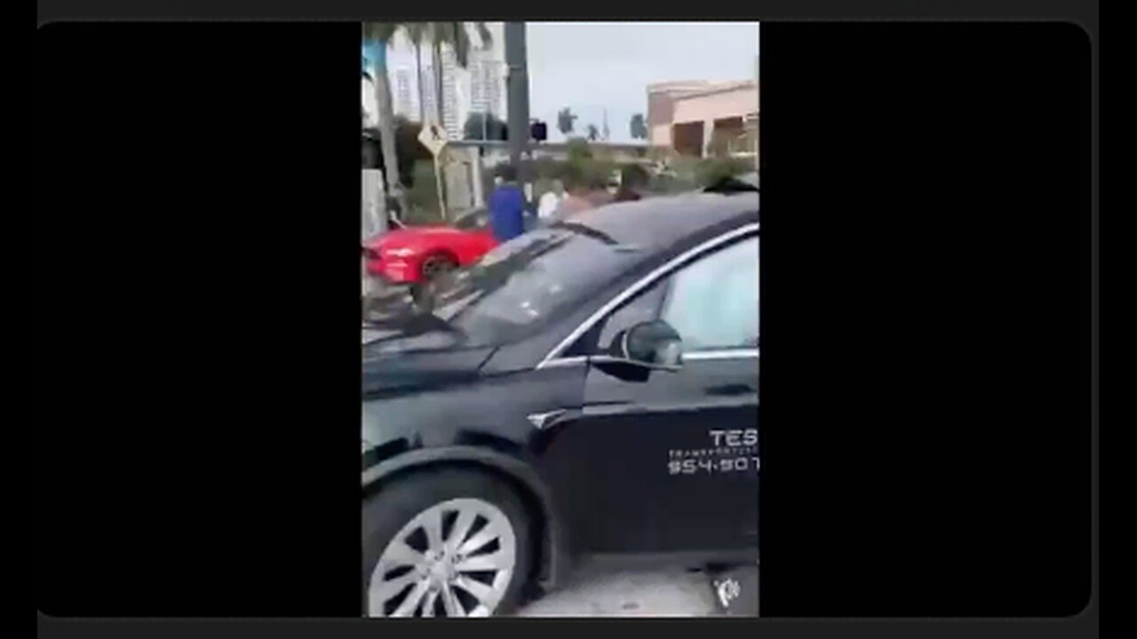 Tesla car battery explodes in traffic in Florida. Looks like a car bomb went off. Blows car in half.