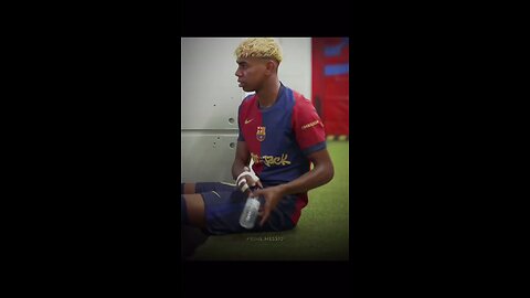 Lamine Yamal knows he's going to score: bottle flip