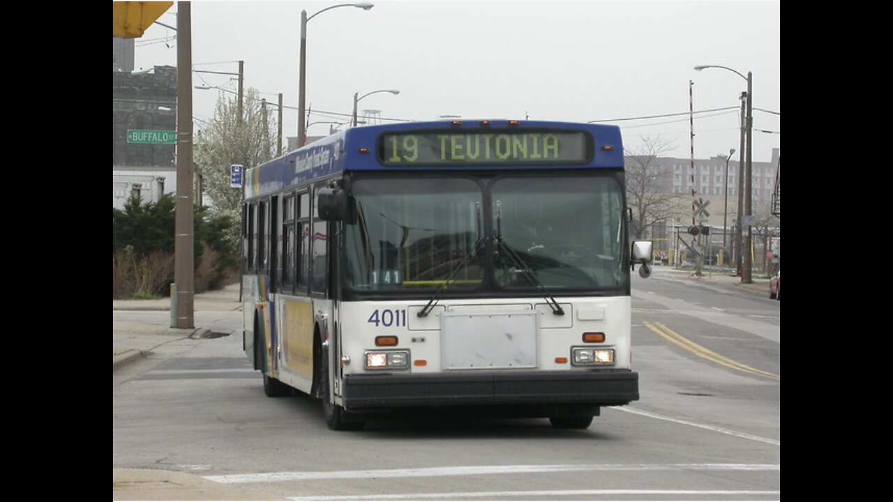 A low-floor New Flyer bus operated by Milwaukee County.