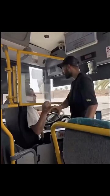 AGGRESSIVE MIGRANT🚏🛣️🚍🧟‍♂️ 📸ATTACKS BUS DRIVER IN SPAIN🇪🇸🚍🚏🧟‍♂️💫