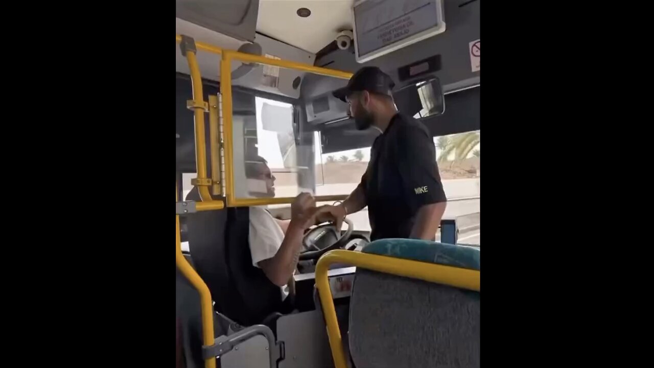AGGRESSIVE MIGRANT🚏🛣️🚍🧟♂️ 📸ATTACKS BUS DRIVER IN SPAIN🇪🇸🚍🚏🧟♂️💫