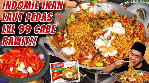 College Kid Tries Indonesia's Spiciest Seafood Noodles for Sahur!