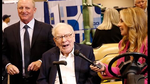 Warren Buffett Unexpectedly Steps Down After Over 60 Years, Sparking Market Speculation
