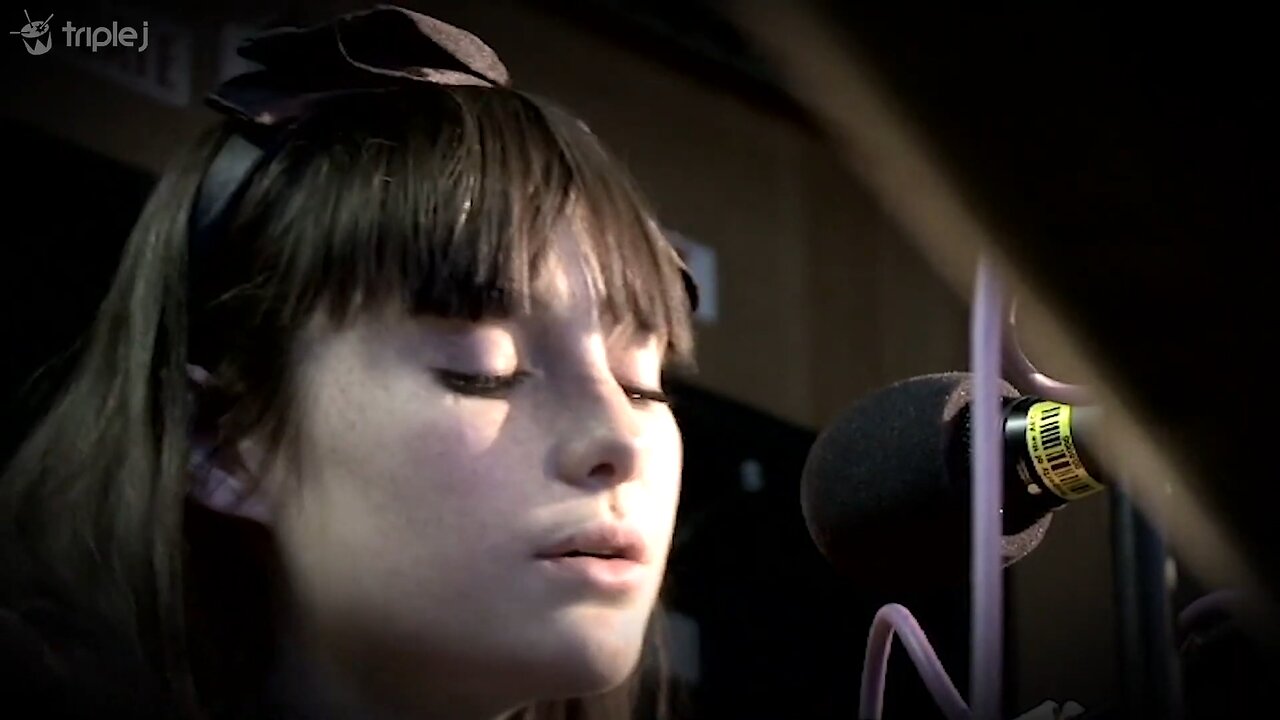 Lisa Mitchell covers Dire Straits 'Romeo And Juliet' for Like A Version (2009)