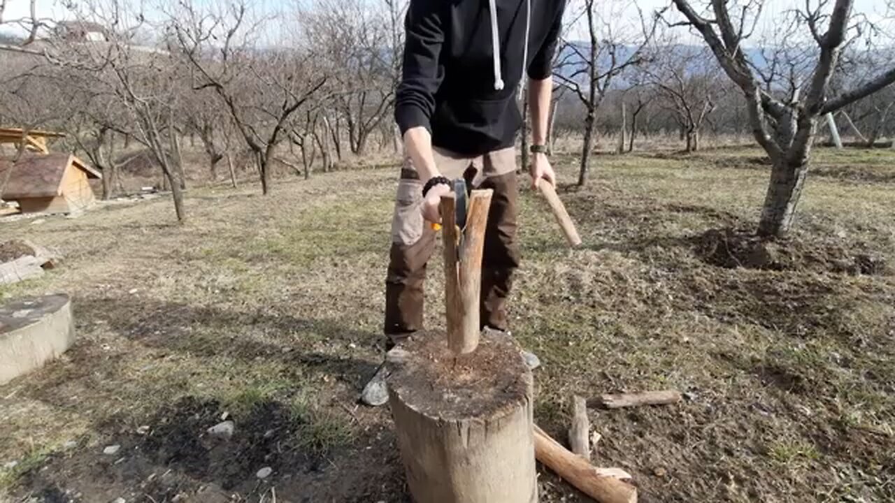 How to use axe in jungle