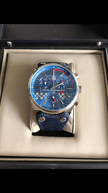 McLaren Azul – Elegância e Velocidade em um Ícone do Luxo