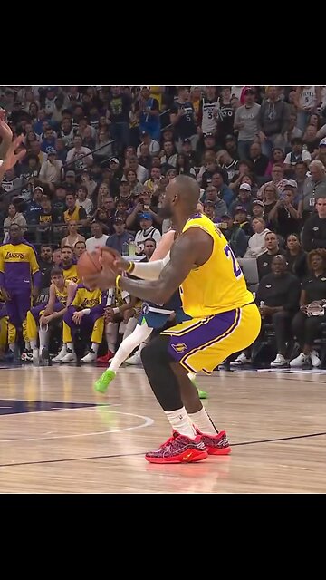 LeBron James DOMINATES with a Block and Smooth Transition Three!🏀🏀🔥