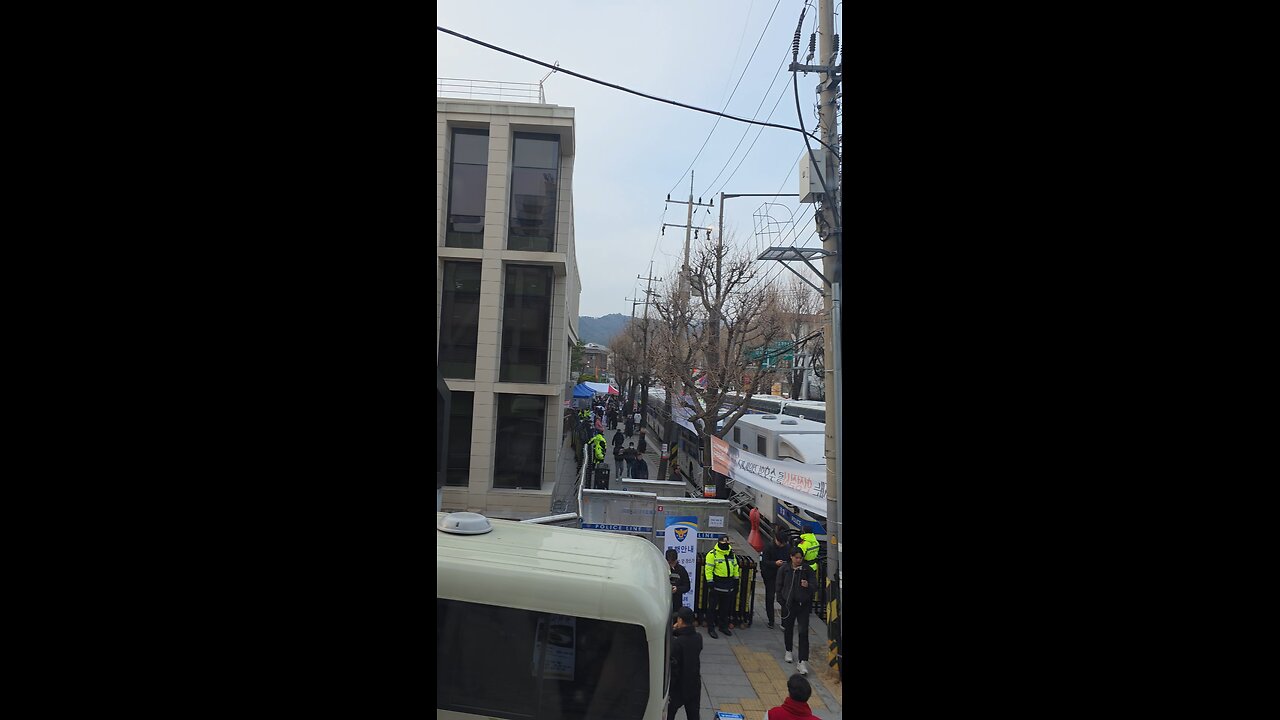 헌재 앞 스타벅스 안 헌재 풍경(250317)