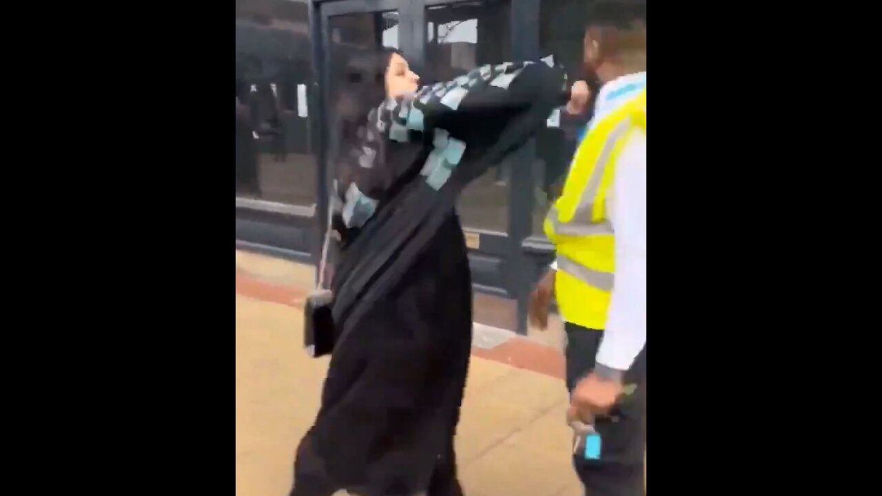 Shoplifter gets dropped and detained for punching security guard in the face