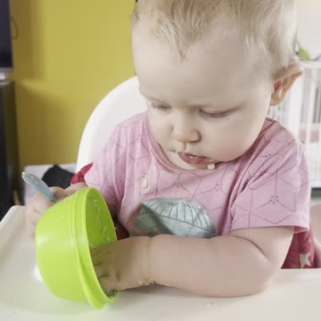 Baby Kayla’s First Messy Self-Feeding | Cute BLW Moment
