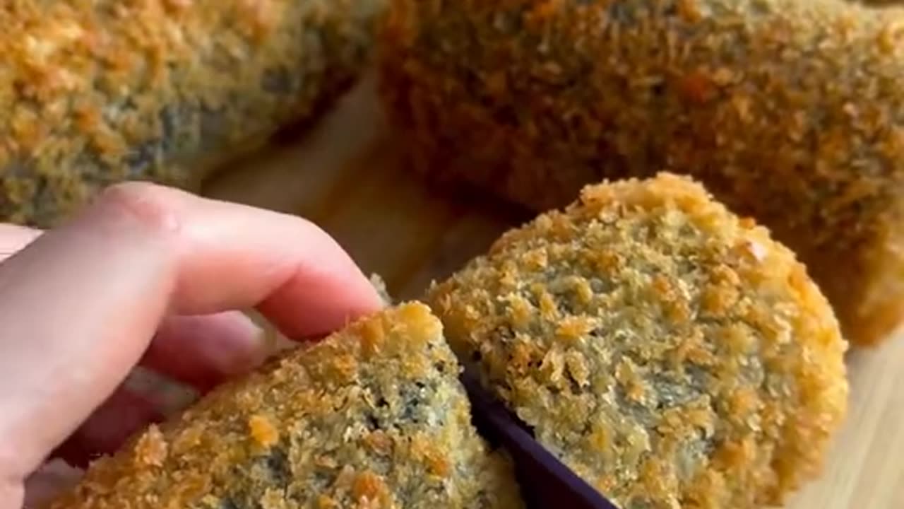 How did home economics movements in schools popularize banana bread?
