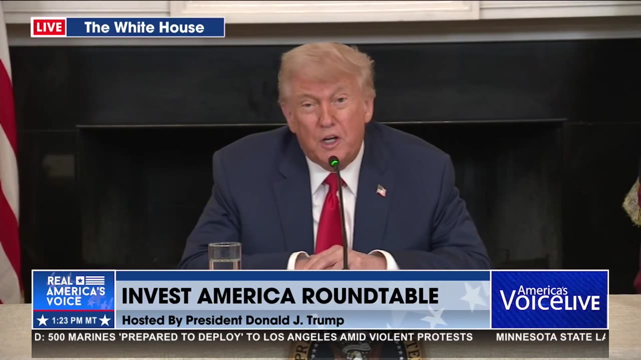 REPORT TRIES TO TRAP TRUMP - HE DOESN'T FLINCH!