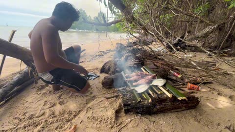 BAKAR-BAKAR IKAN DI PANTAI YANG INDAH