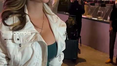 on the move, kangana sharma gets spotted at the airport as she flies back in town.mp4