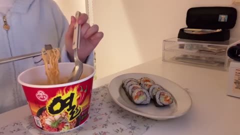 VLOG From Sushi to Lobster Pasta A Cozy Food Filled Winter Day