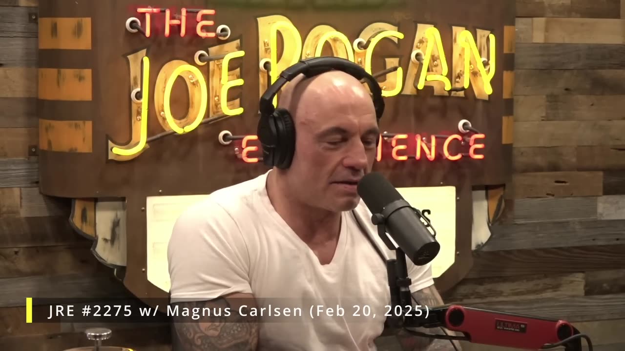 Joe Rogan & Tony Hinchcliffe Bomb in Front of a Genius (1080p)