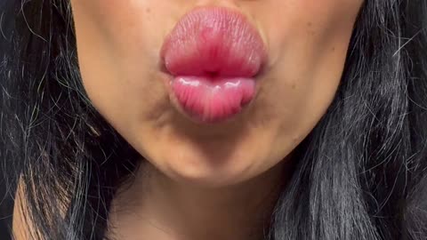 ASMR GIRLFRIEND GIVES YOU RELAXING FACE MASSAGE 