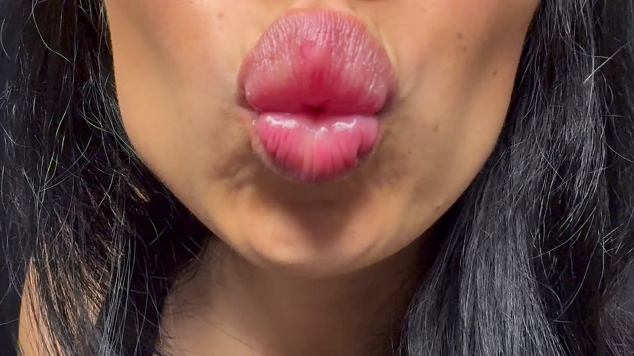 ASMR GIRLFRIEND GIVES YOU RELAXING FACE MASSAGE