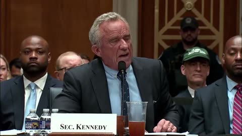 Senator playa gotcha with RFK Jr & instantly regrets it... Wait for it… 💣