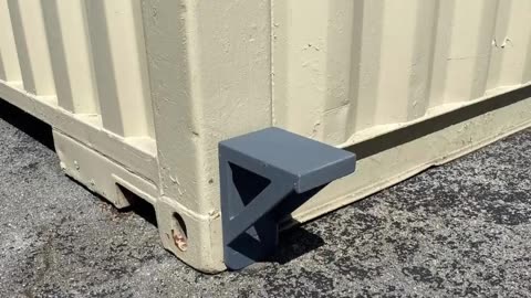Struggling with stubborn doors and uneven containers? 🚪✨ Say goodbye! | USA Containers