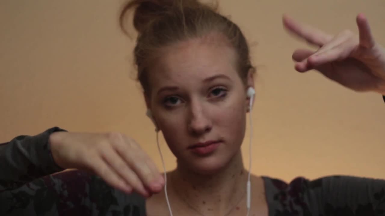 ASMR-Hand Fluttering!!
