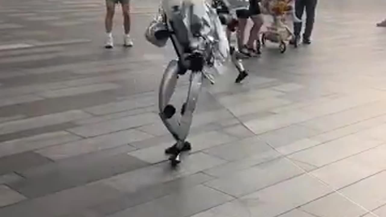 机器人也有街溜子