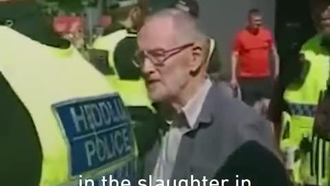 Elderly man arrested for protesting in support of Palestine Action in Cardiff - Middle East Eye